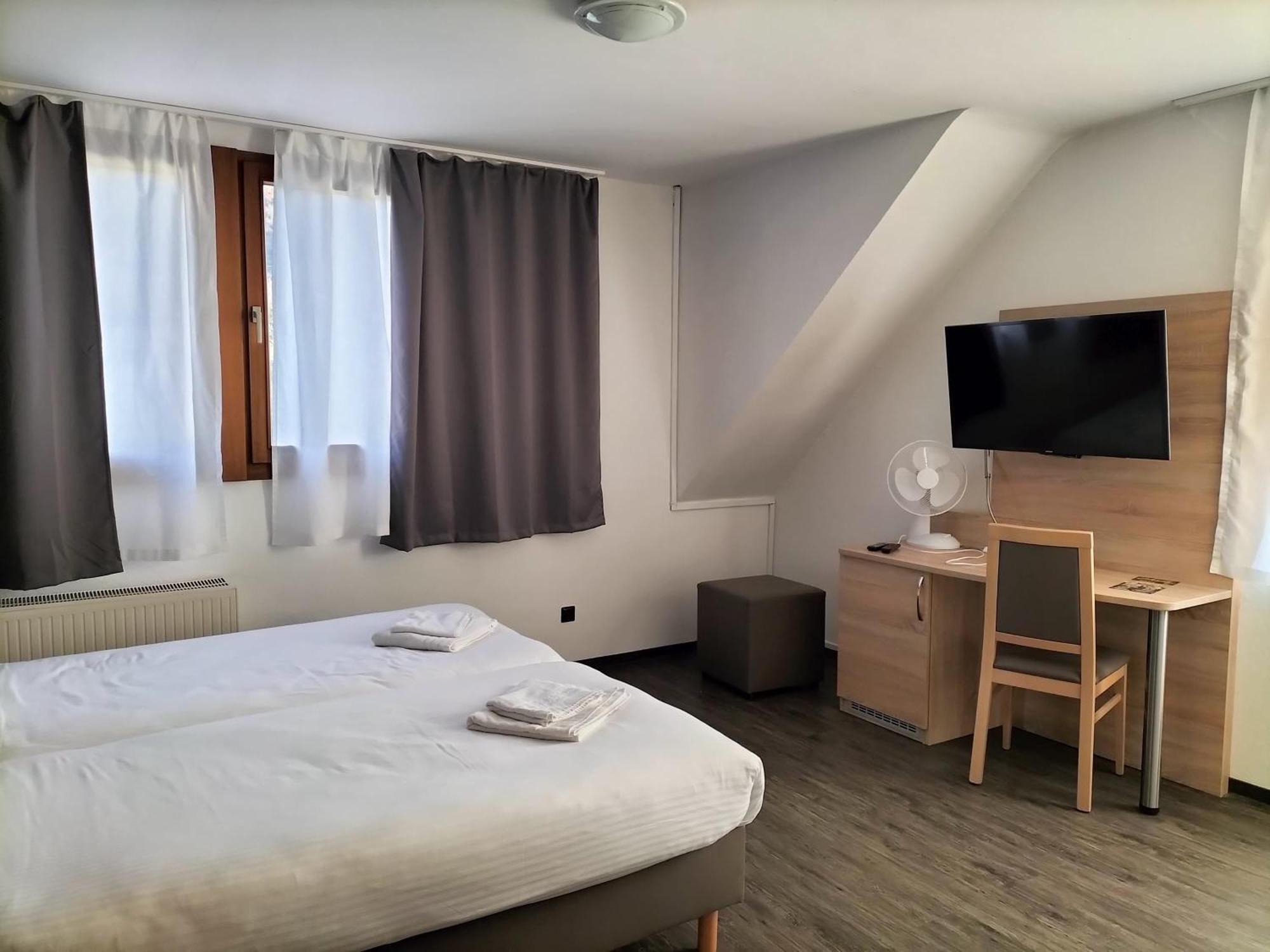 B3 Hotel Niederfell Habitación foto